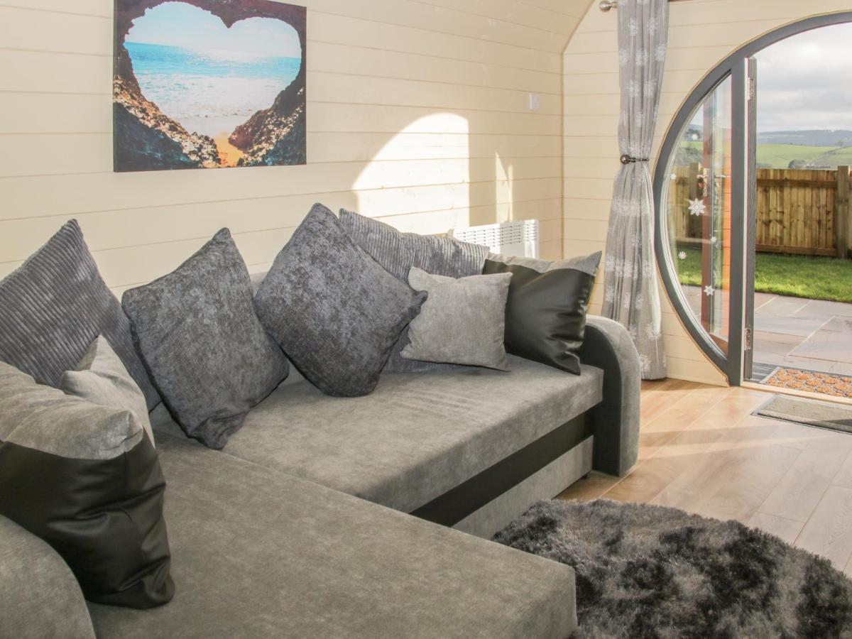 Stapeley Pod Villa Shrewsbury Exteriör bild