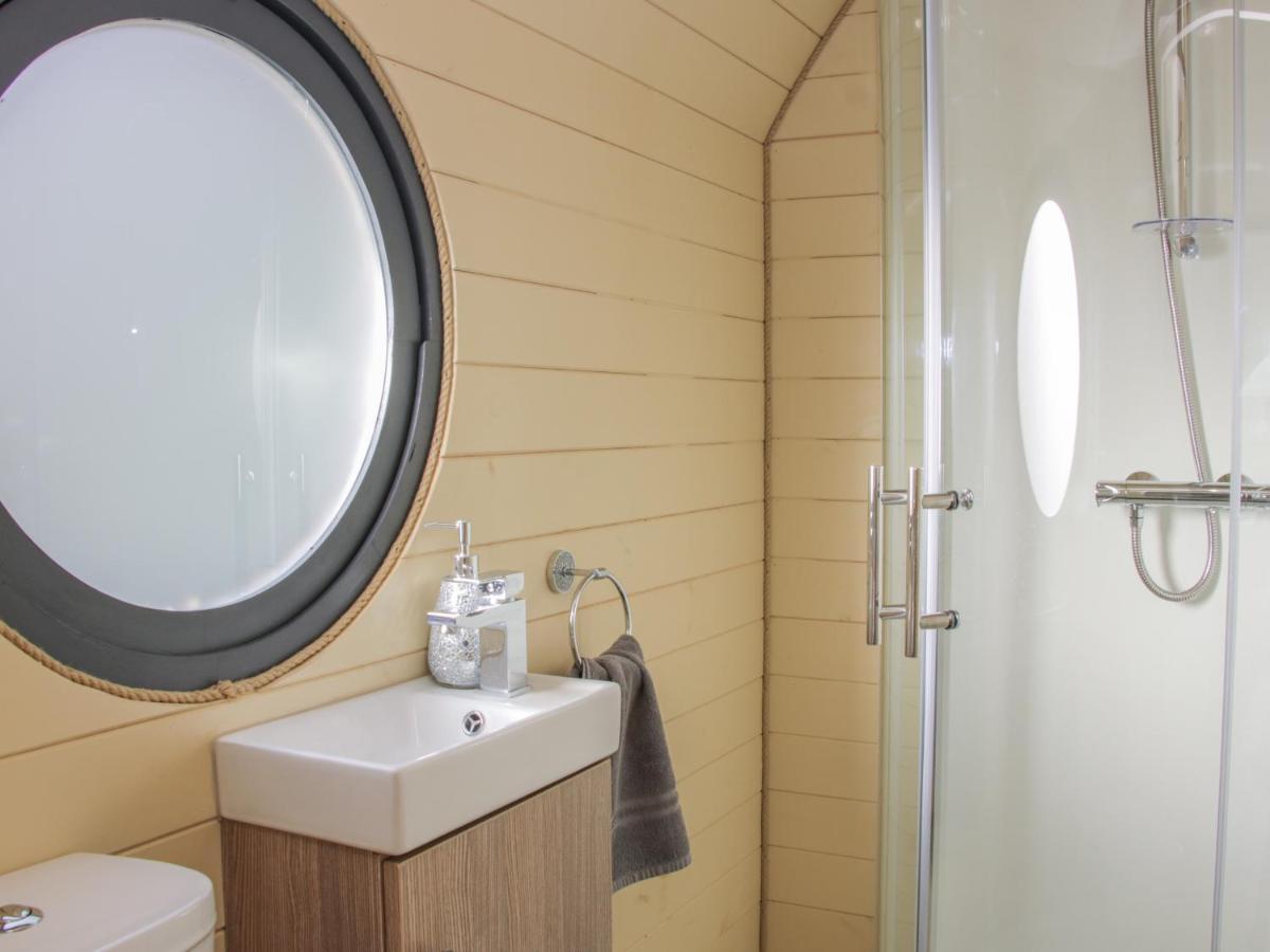 Stapeley Pod Villa Shrewsbury Exteriör bild